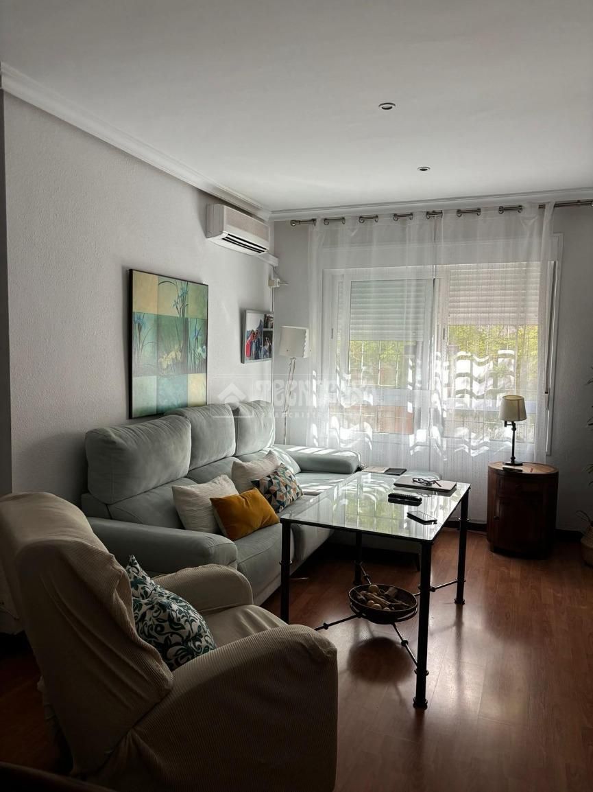 Living room of Flat for sale in  Sevilla Capital