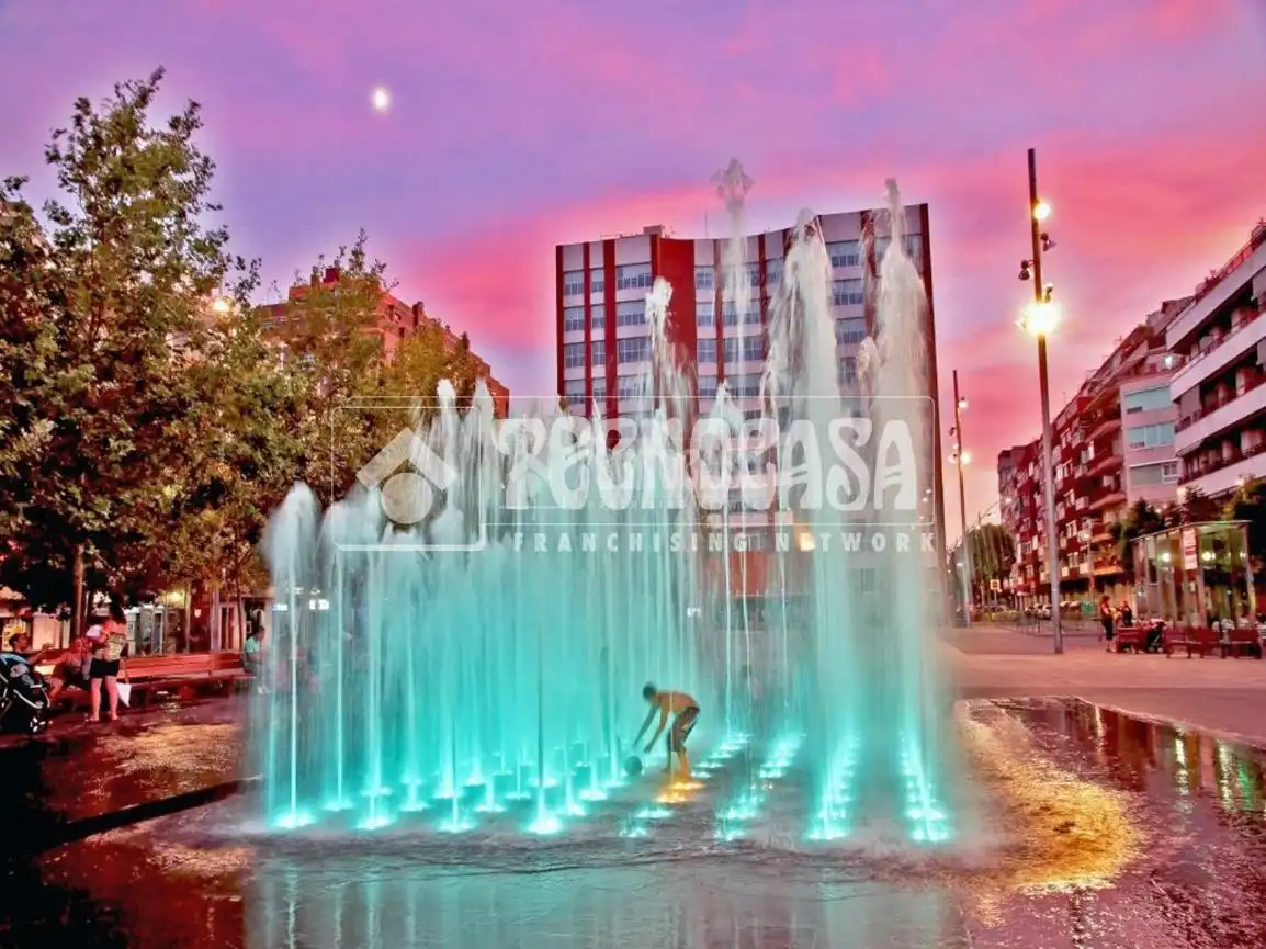 Vista exterior de Piso en venta en Sant Adrià de Besòs con Aire acondicionado