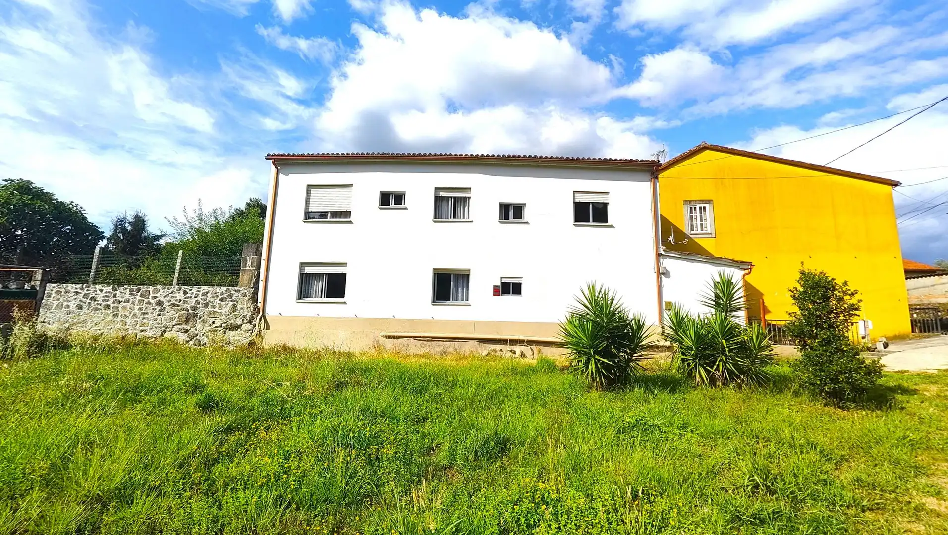 Vista exterior de Casa o xalet en venda en Santiago de Compostela  amb Jardí privat i Moblat