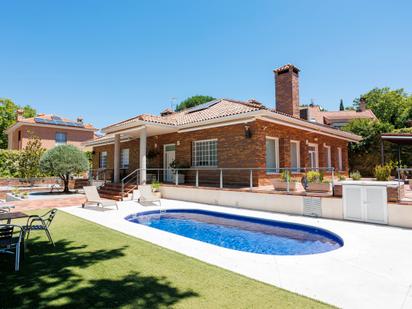 Jardí de Casa o xalet en venda en Villaviciosa de Odón amb Aire condicionat i Piscina