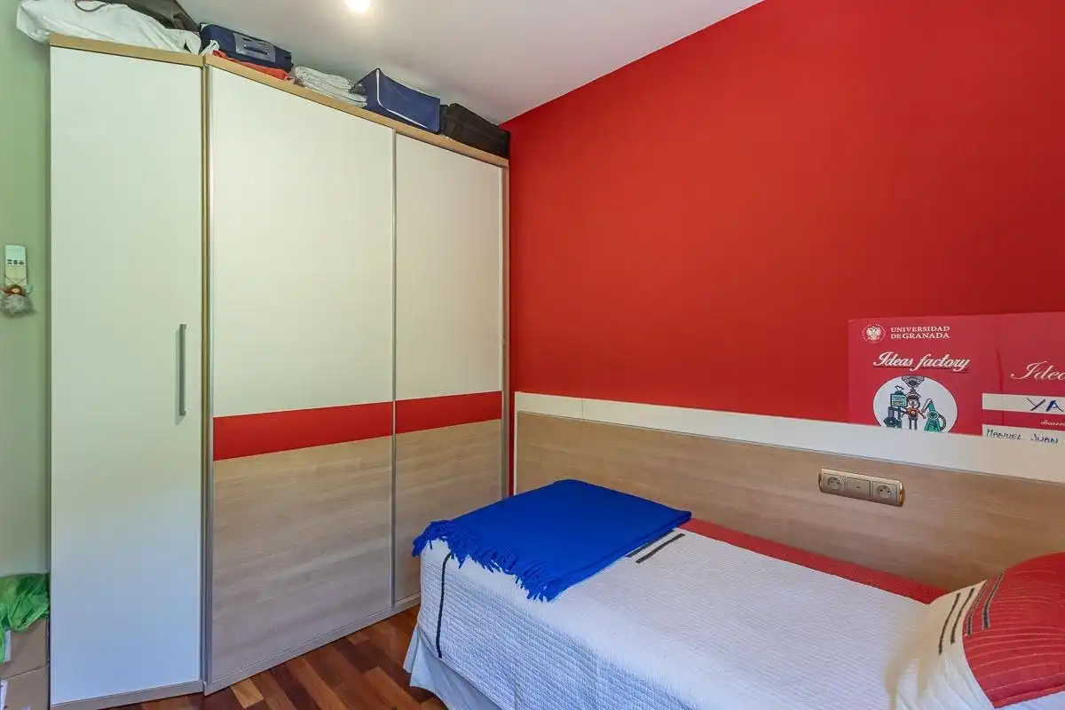Dormitori de Casa o xalet en venda en Granada amb Aire condicionat, Calefacció i Jardí privat