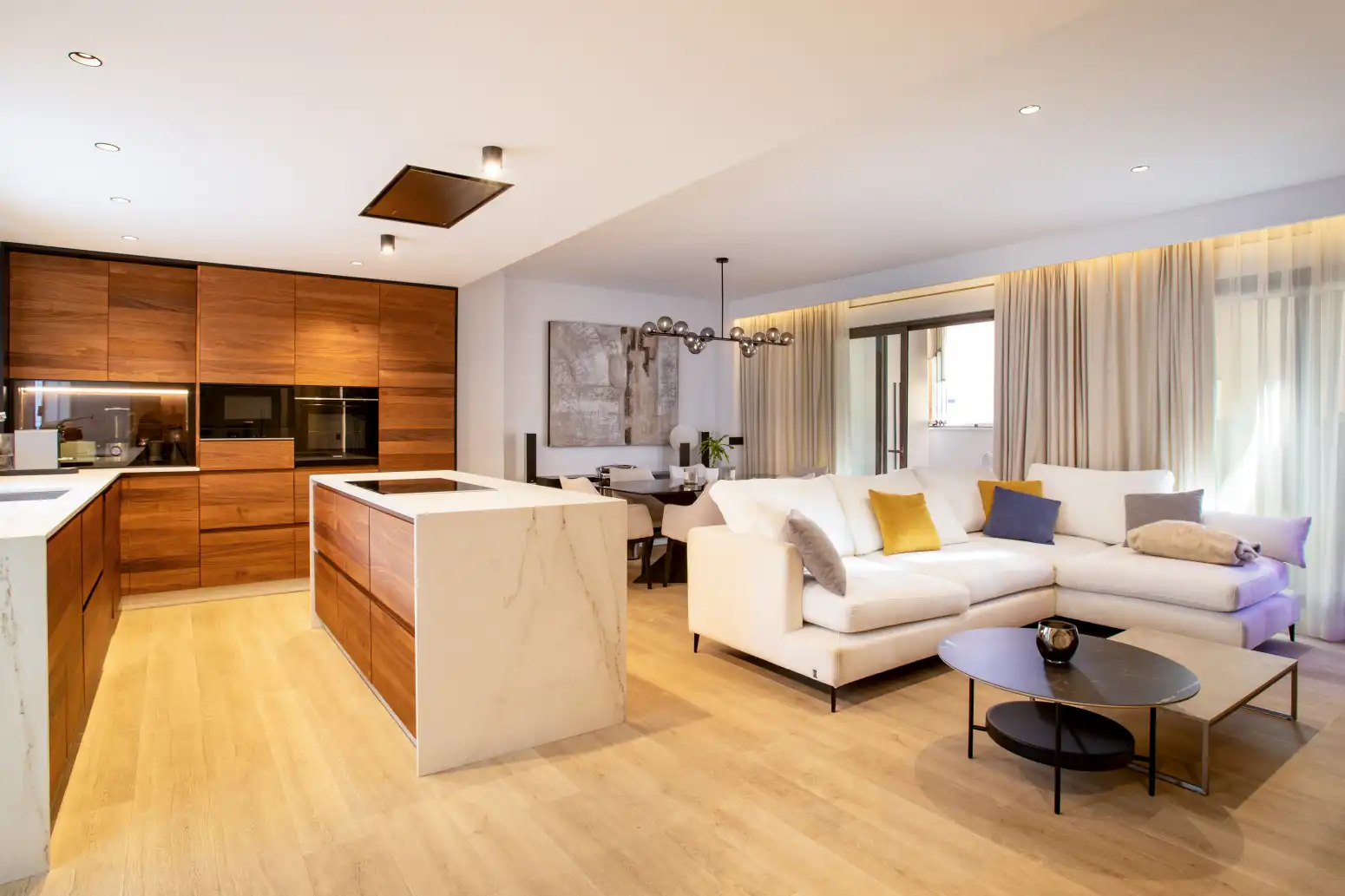 Sala d'estar de Àtic en venda en El Pinillo 