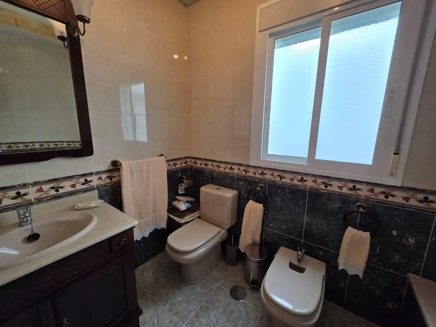 Bathroom of Houses for sale in Cuevas Bajas  with Air Conditioner, Heating and Terrace
