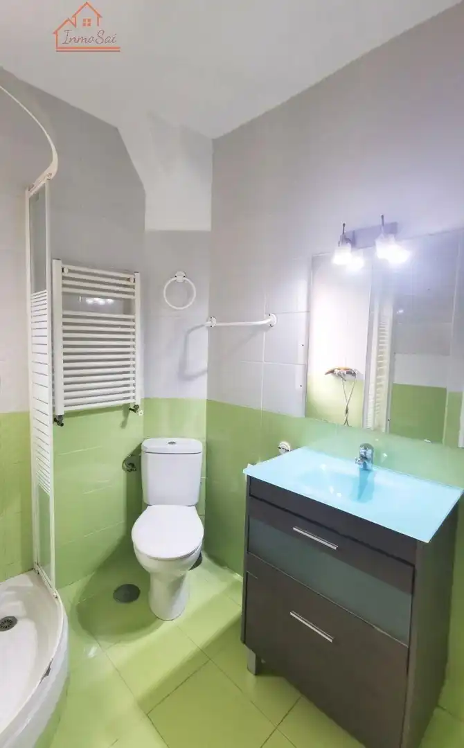 Baño de Piso de alquiler en Madrid con Aire acondicionado y Calefacción