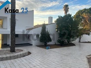 Villa con piscina in vendita a Villa Gadea