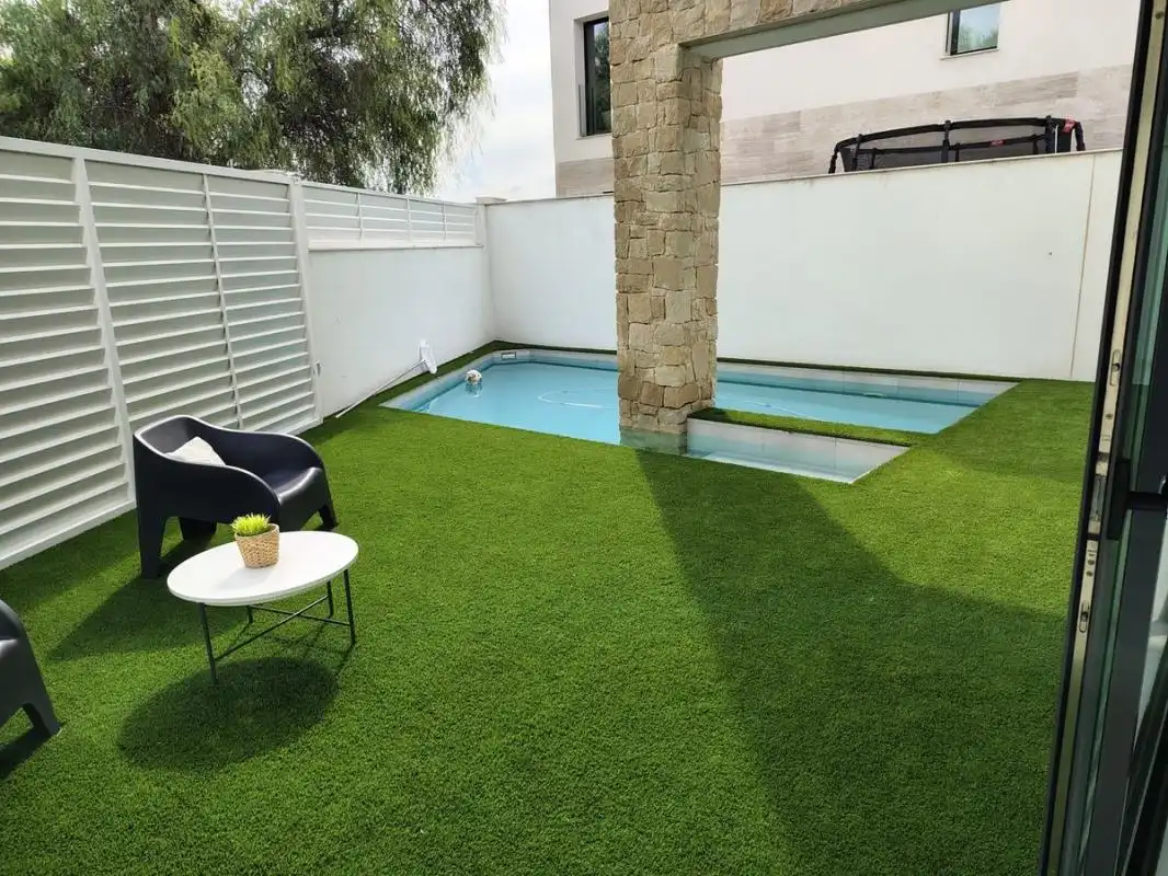Piscina de Casa adosada en venda en Callosa de Segura amb Aire condicionat, Calefacció i Jardí privat