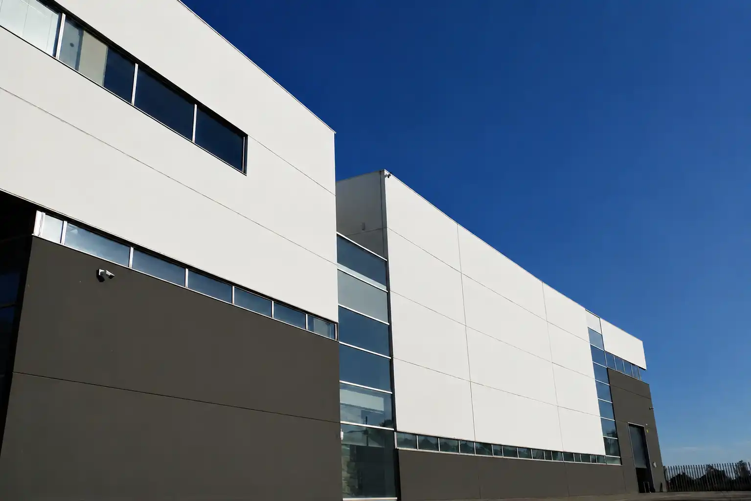 Vista exterior de Nave industrial de alquiler en Gavà con Calefacción y Alarma