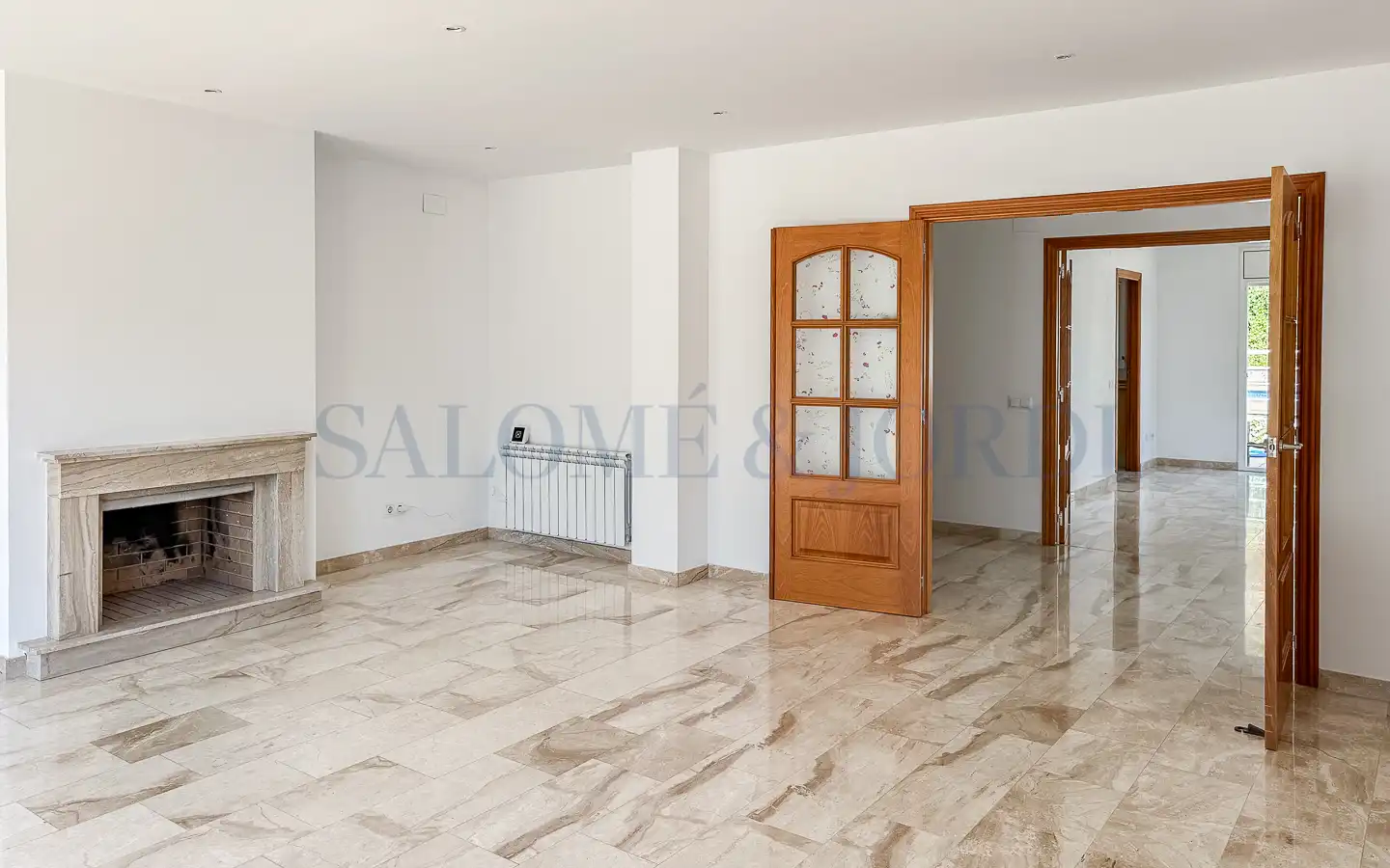 Sala d'estar de Casa adosada en venda en Argentona amb Calefacció, Jardí privat i Terrassa