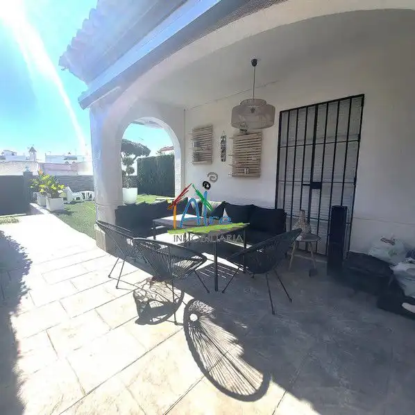 Terraza de Casa adosada en venta en Almonte con Aire acondicionado, Calefacción y Jardín privado