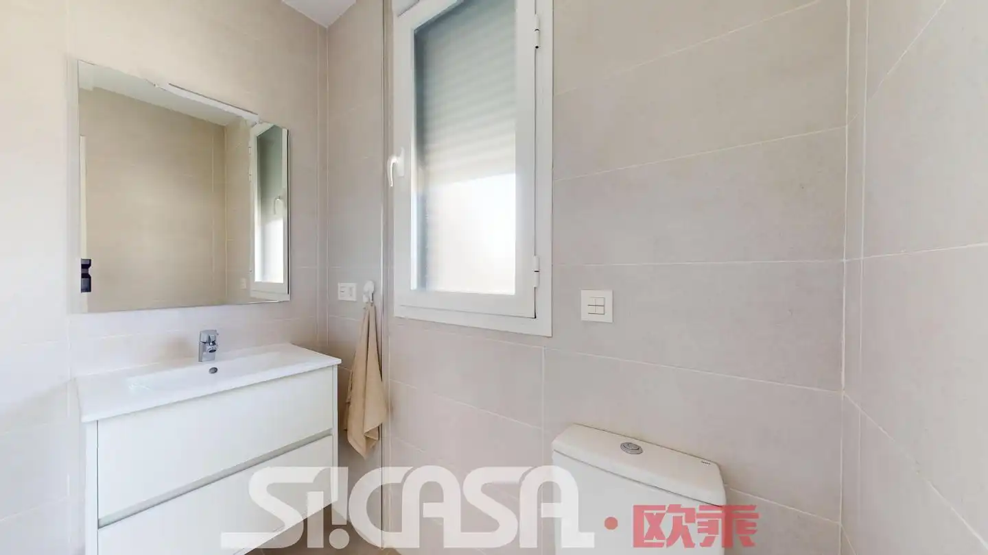 Bany de Casa adosada en venda en Torrejón de la Calzada amb Jardí privat, Terrassa i Piscina