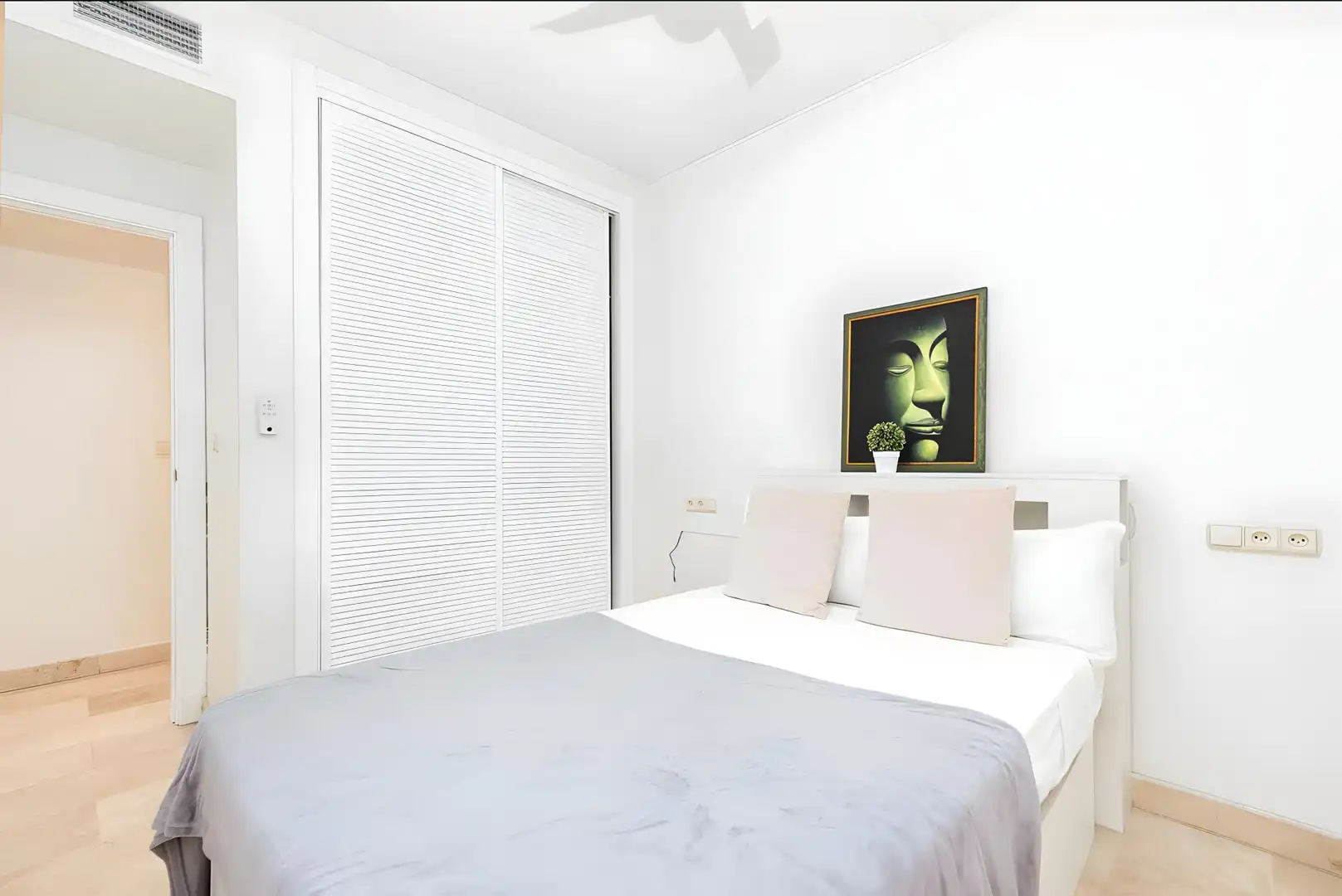 Bedroom of Apartments for rent in Marbella  with Air Conditioner, Terrace and Swimming Pool
