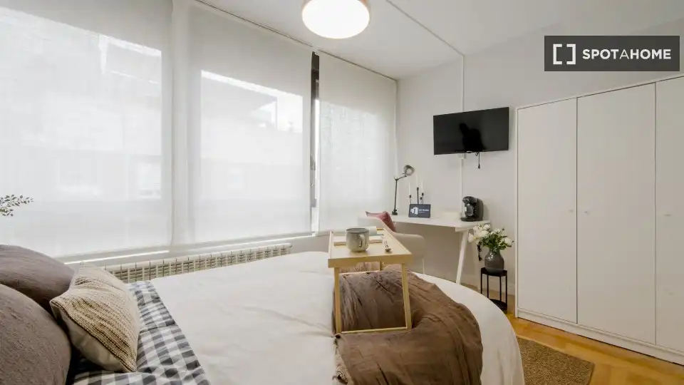 Bedroom of Flat for rent in Madrid  with Air Conditioner, Heating and Furnished