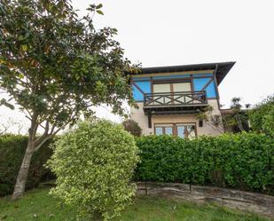 Vista exterior de Casa o xalet en venda en San Vicente de la Barquera amb Terrassa i Balcó