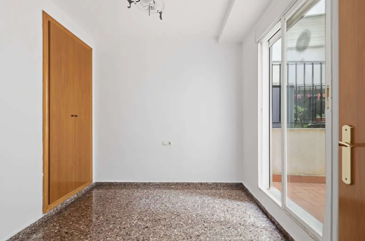 Wohnung zum Verkauf in Alaquàs mit Klimaanlage, Terrasse und Abstellraum