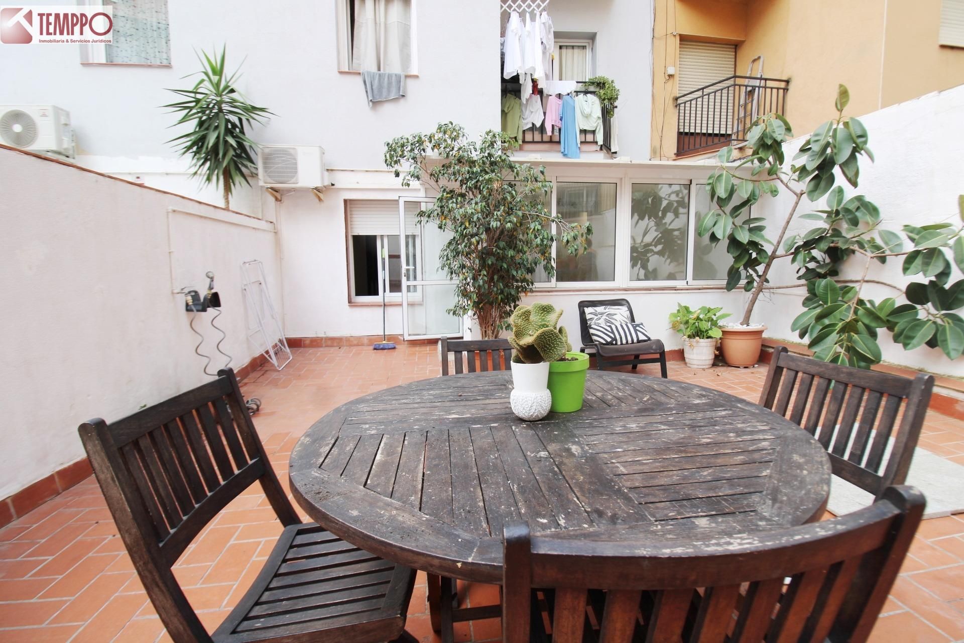 Planta baja for sale in El Camp de l'Arpa del Clot