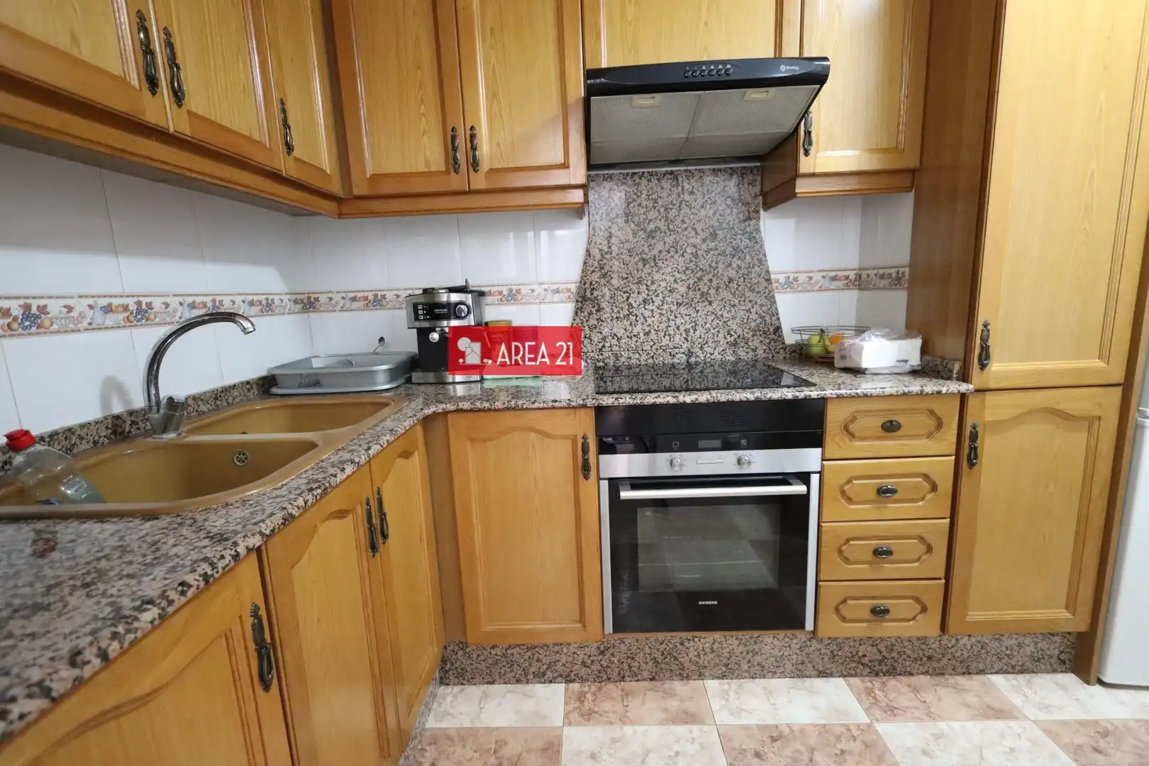 Cocina de Piso en venta en La Pobla de Vallbona con Trastero y Balcón