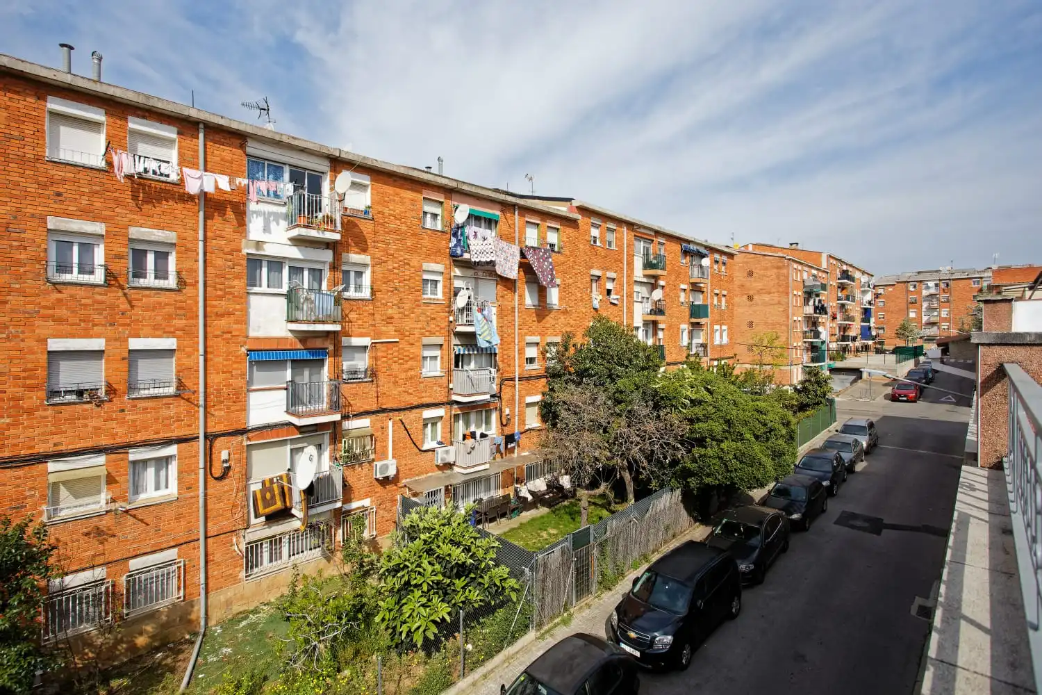 Vista exterior de Casa adosada en venta en Terrassa con Terraza, Horno y Lavadora