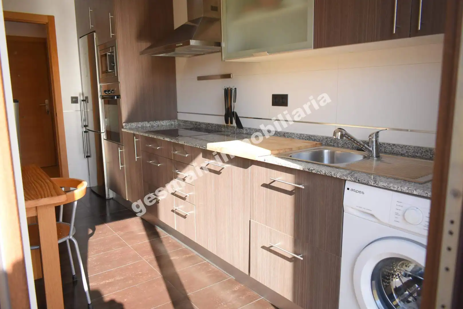 Cuina de Apartament de lloguer en Pontevedra Capital  amb Calefacció, Parquet i Terrassa