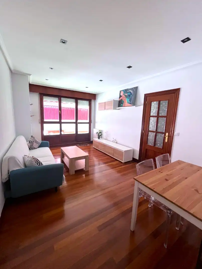 Sala de estar de Planta baja en venta en Castro-Urdiales con Calefacción, Jardín privado y Parquet