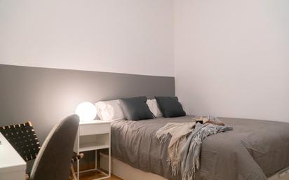 Bedroom of Flat to share in  Barcelona Capital  with Heating, Furnished and Oven