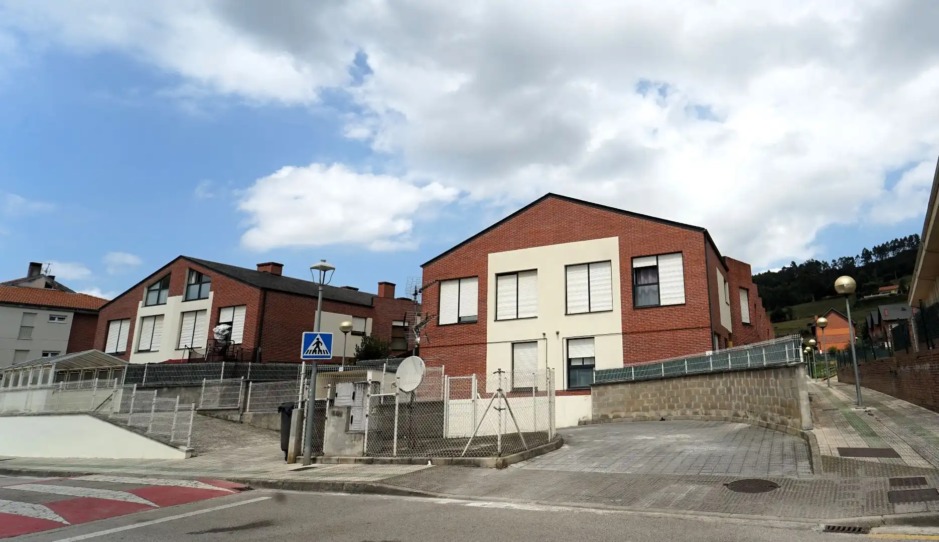 Vista exterior de Casa adosada en venta en Piélagos con Calefacción, Jardín privado y Terraza
