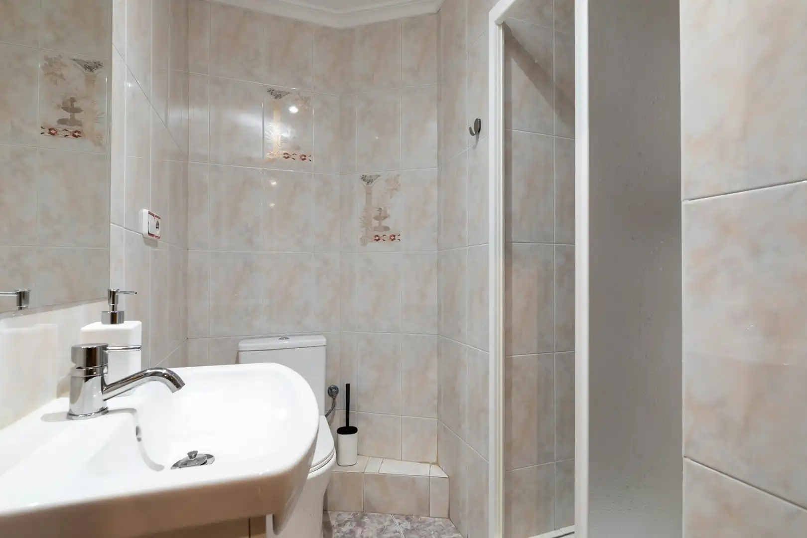 Bathroom of Flat for share in Valencia  with Heating and Washing machine