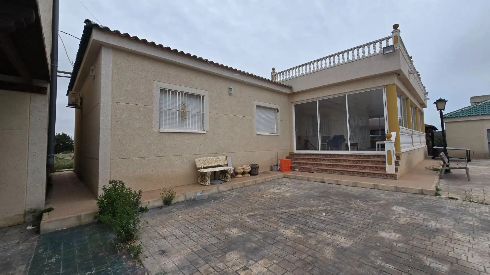 Vista exterior de Casa o xalet en venda en Elche / Elx amb Aire condicionat, Terrassa i Traster