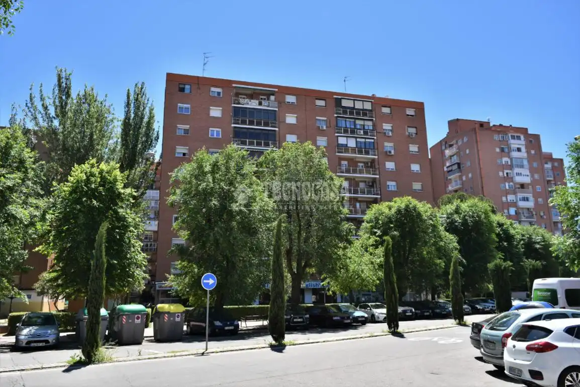 Vista exterior de Piso en venta en Alcalá de Henares con Calefacción y Terraza