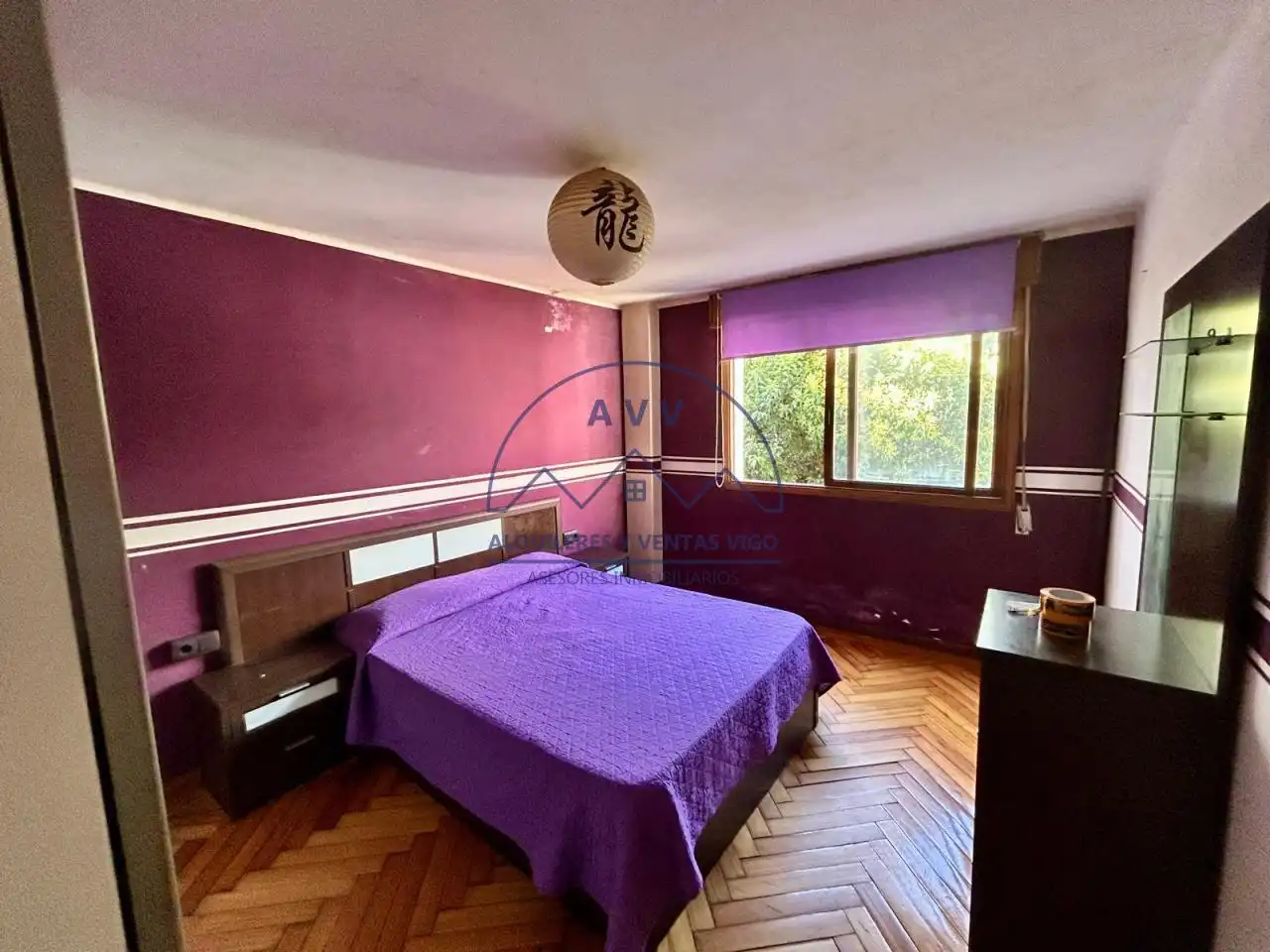 Dormitori de Pis en venda en Vigo  amb Parquet, Traster i Moblat