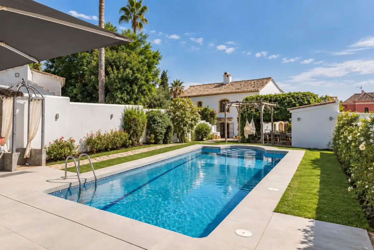 Swimming pool of Houses for sale in Marbella Centro