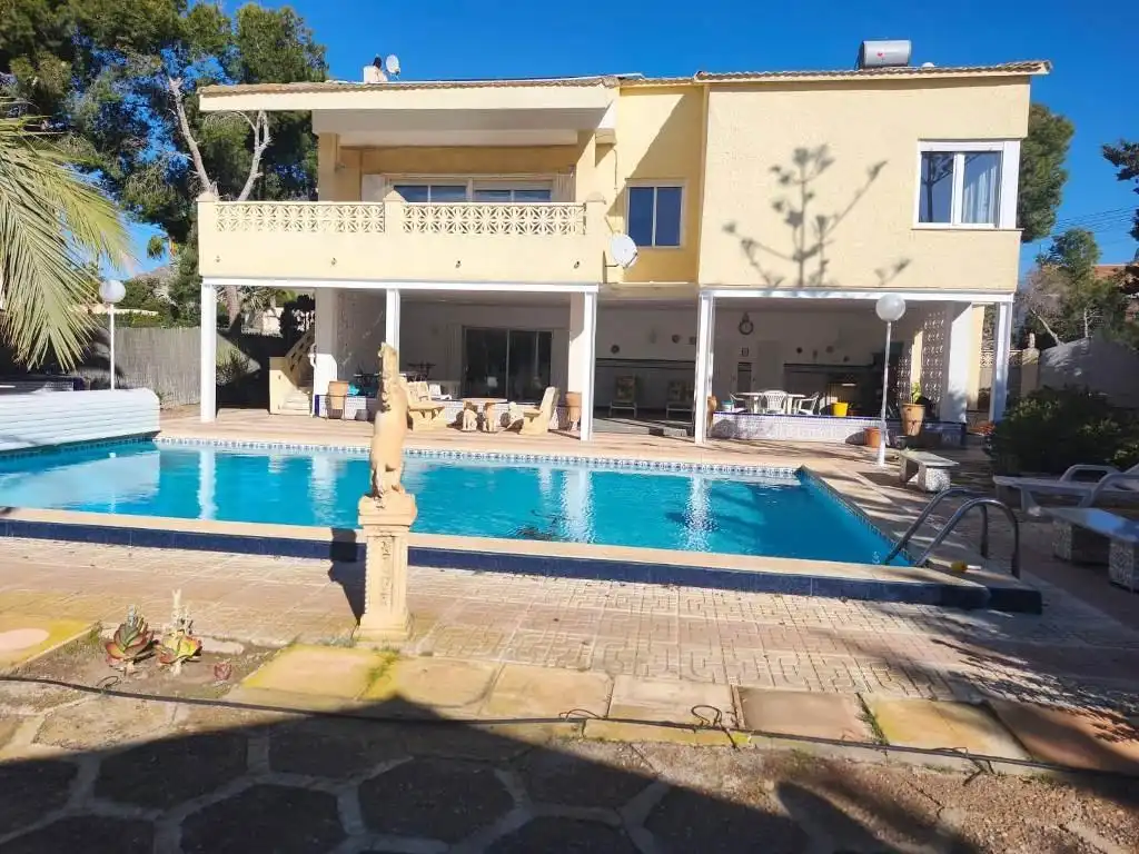 Schwimmbecken von Haus oder Chalet zum Verkauf in Cartagena mit Klimaanlage, Heizung und Privatgarten