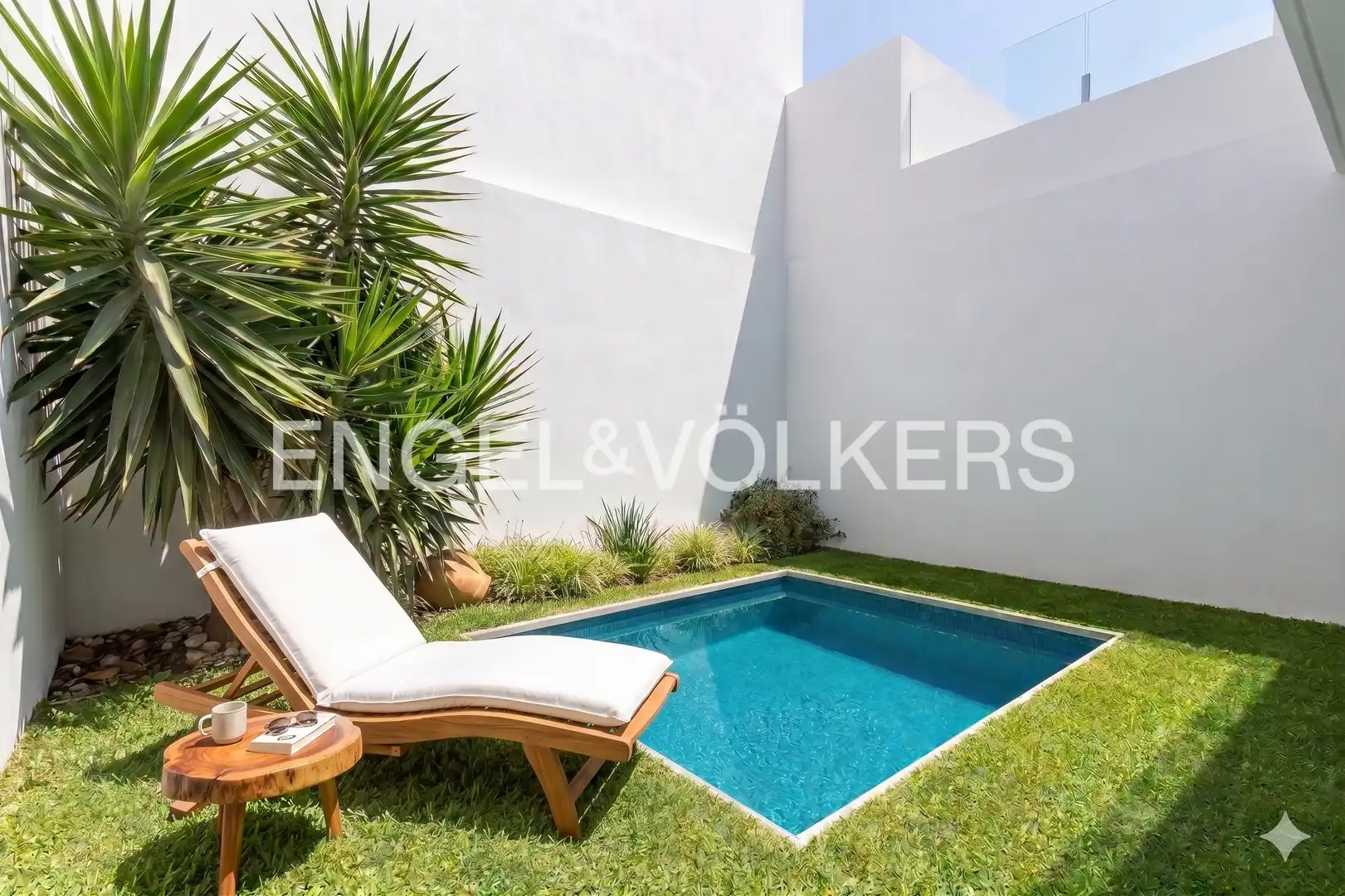Swimming pool of Houses for sale in Sant Joan Despí  with Air Conditioner, Heating and Private garden