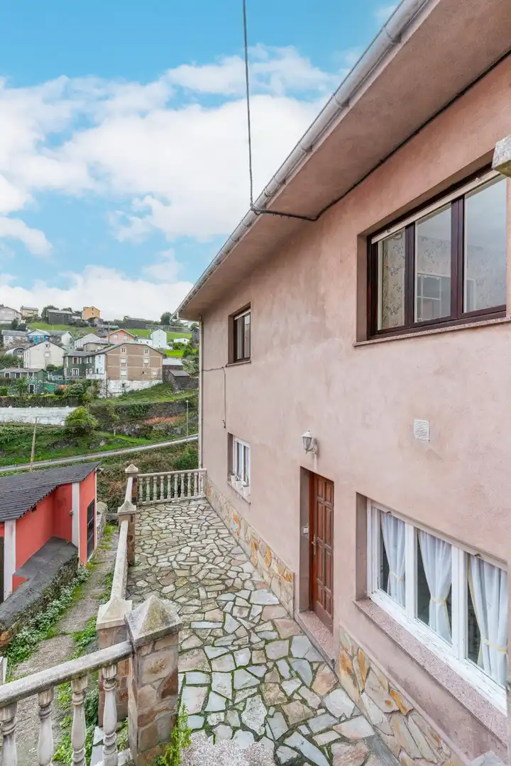 Vista exterior de Casa o xalet en venda en Coaña amb Calefacció, Jardí privat i Moblat