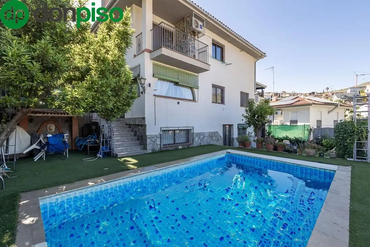 Swimming pool of Houses for sale in Pinos Genil  with Air Conditioner, Heating and Private garden