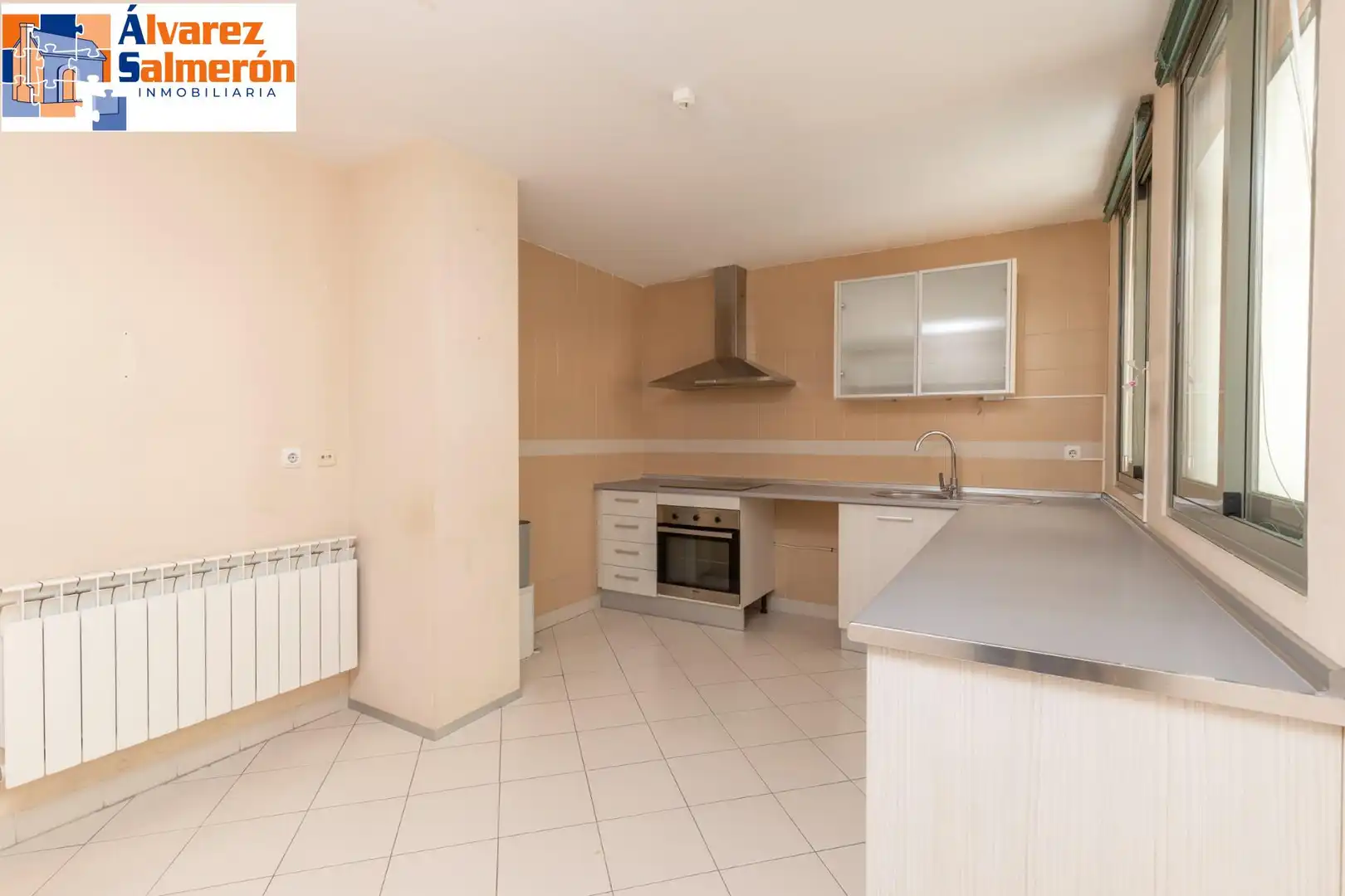 Kitchen of Flat for sale in Granada  with Air Conditioner and Heating