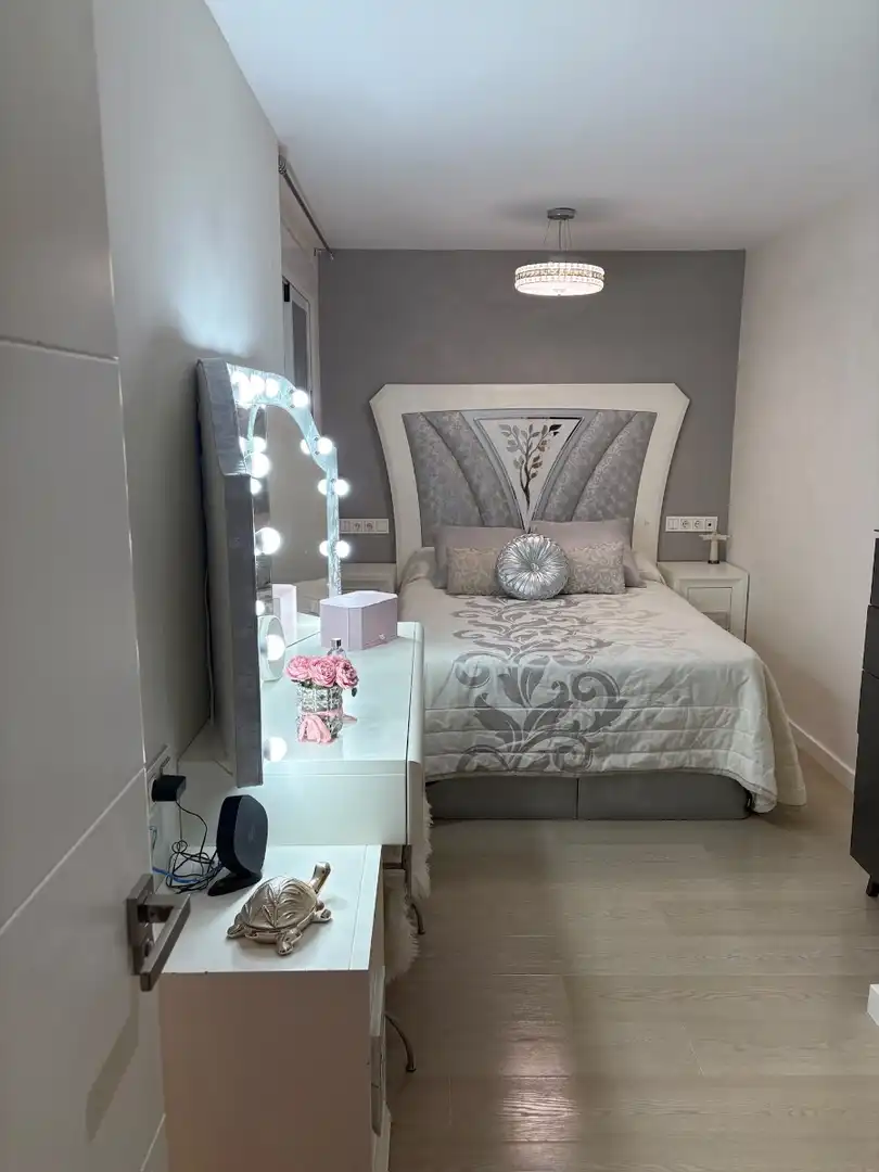 Habitación de Apartamento de alquiler en Torrevieja con Aire acondicionado, Calefacción y Amueblado