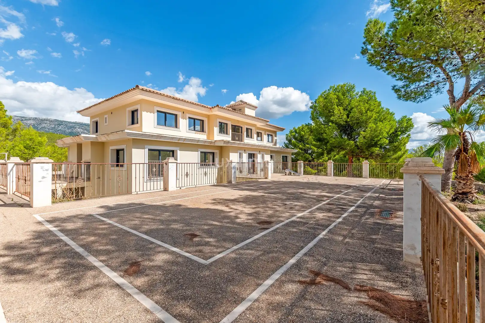 Vista exterior de Casa o chalet en venta en Polop con Terraza, Trastero y Piscina