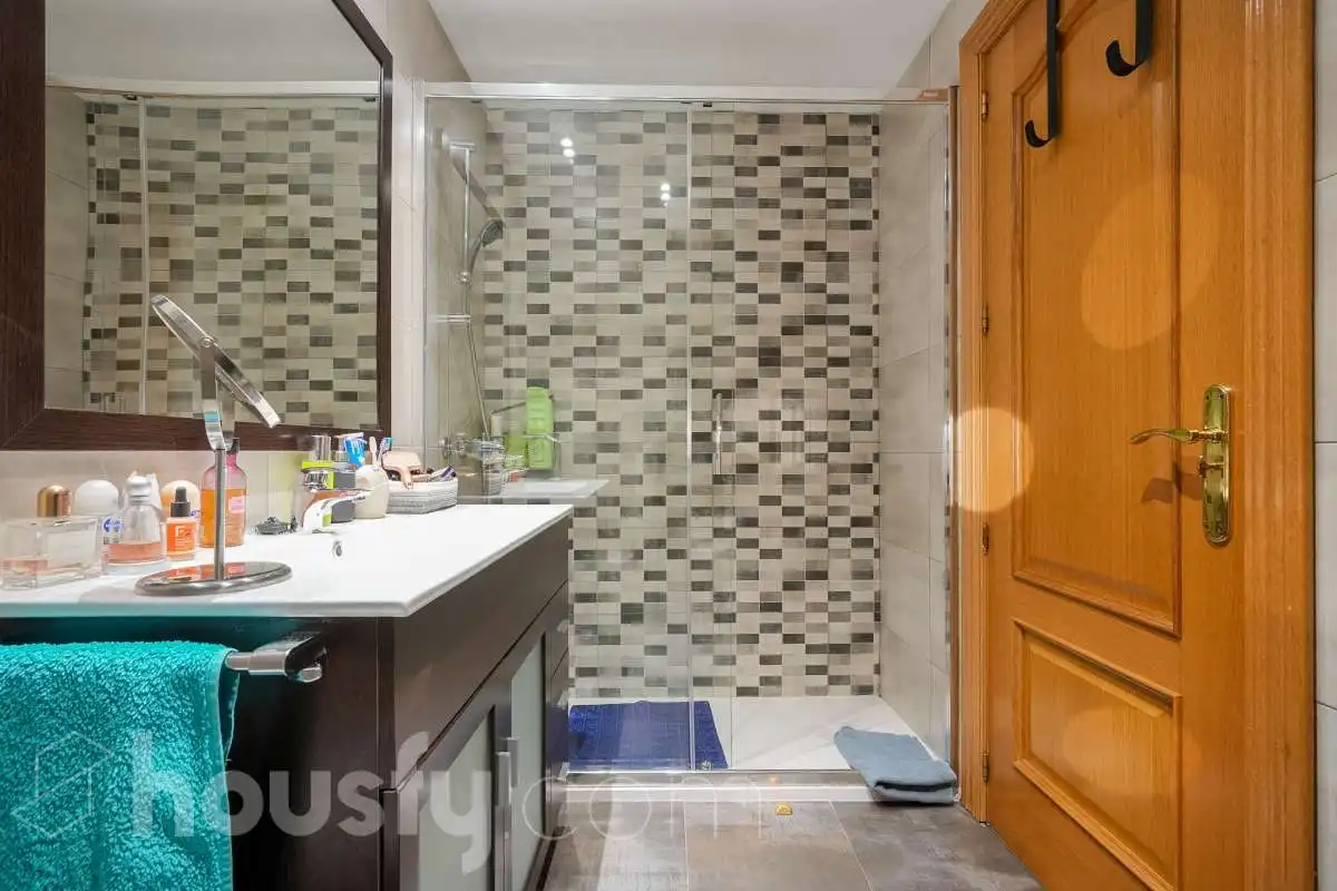 Baño de Piso en venta en Madrid con Aire acondicionado, Calefacción y Jardín privado