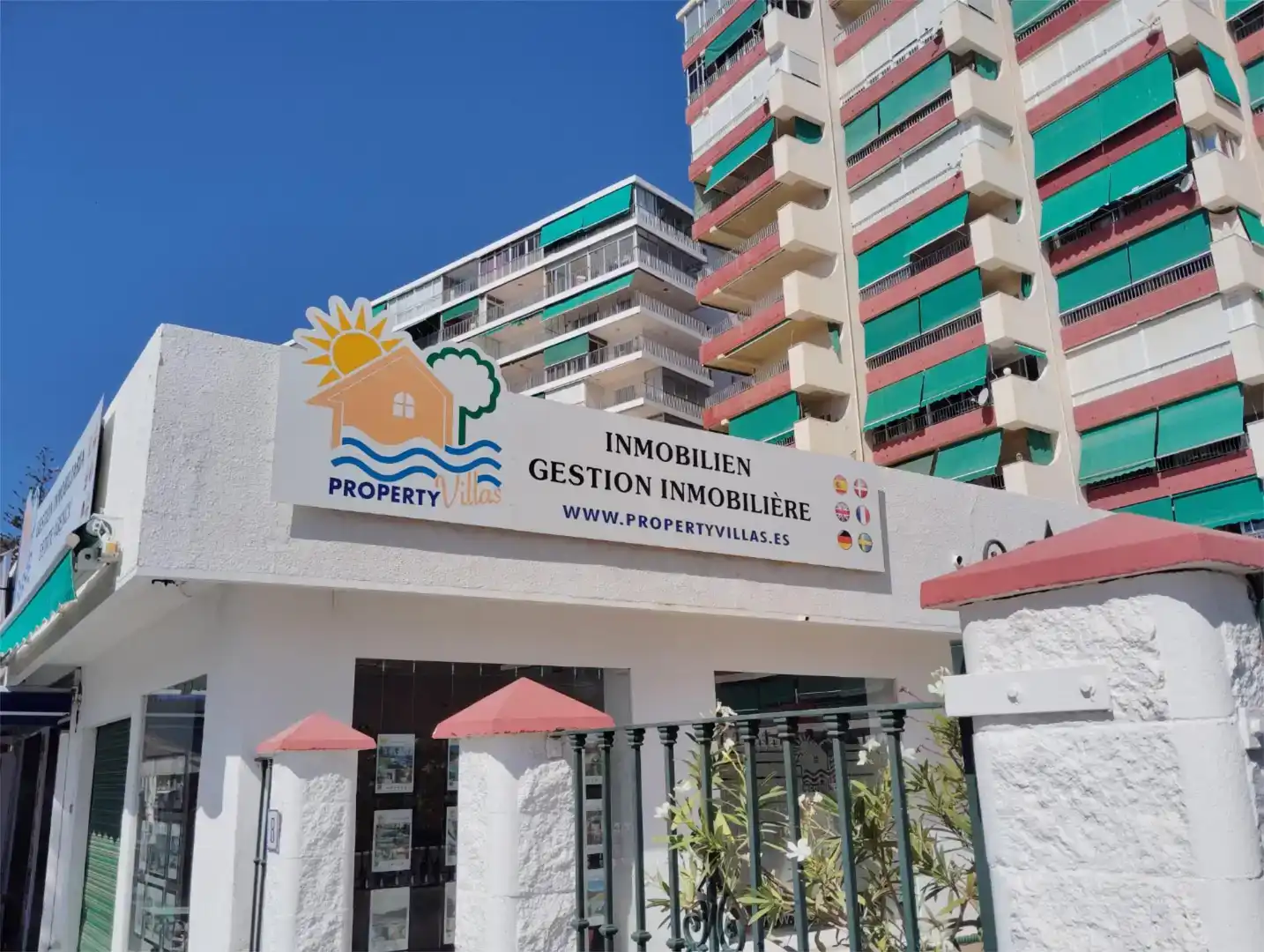 Vista exterior de Pis en venda en Almuñécar amb Piscina