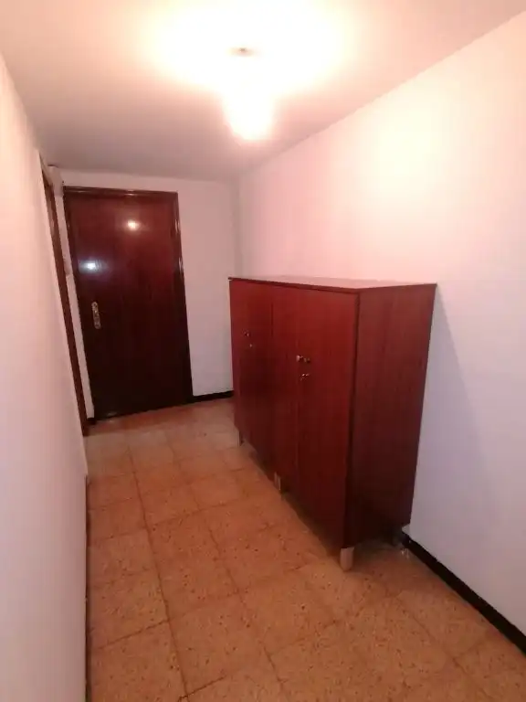 Dormitori de Pis en venda en Gijón  amb Moblat i Forn