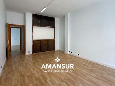 Office space with lift to rent in Avenida Martín Alonso Pinzón