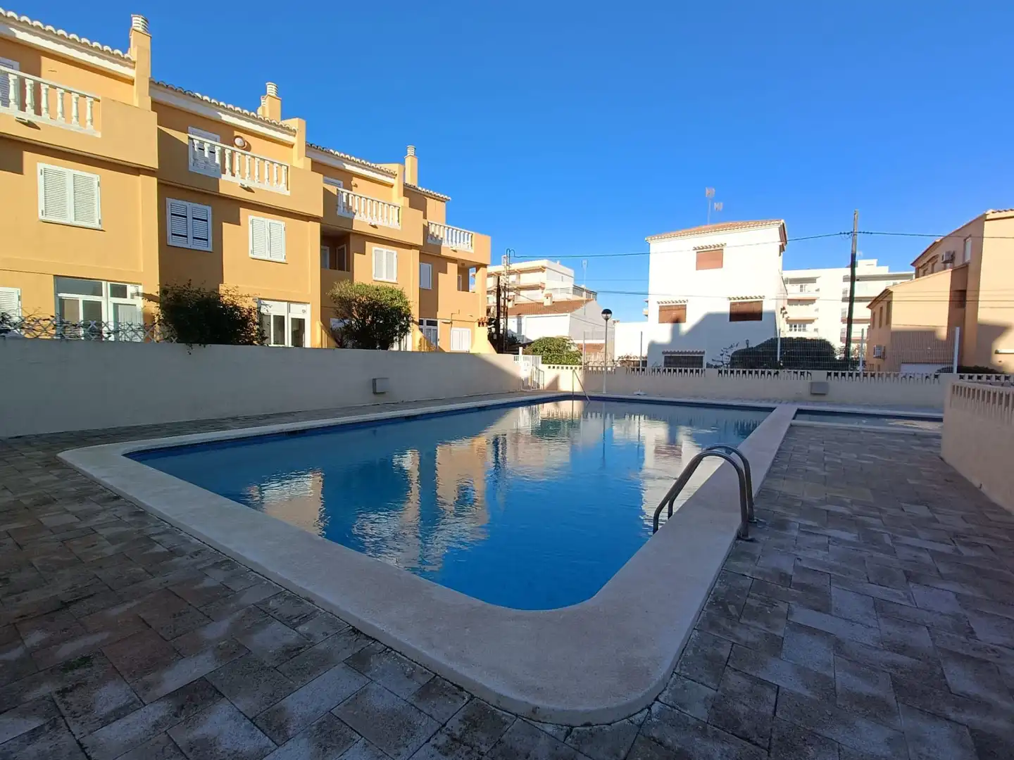 Piscina de Piso de alquiler en Sueca con Amueblado y Piscina comunitaria