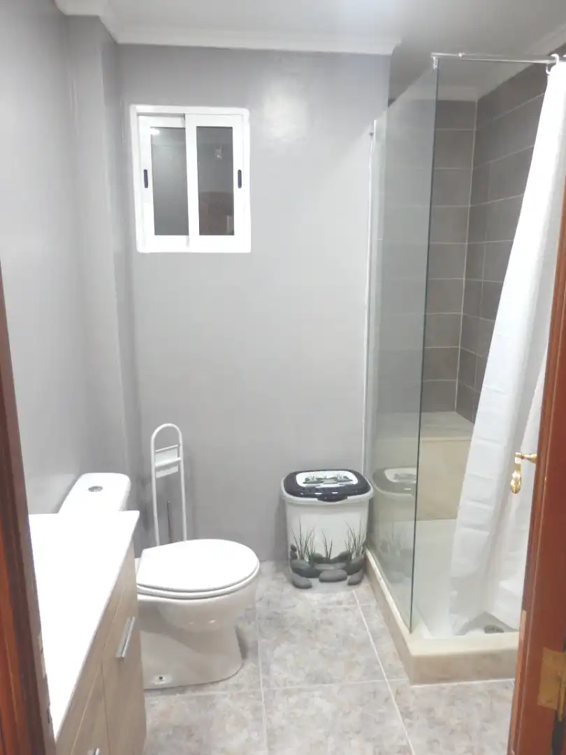 Baño de Piso para compartir en Valencia con Aire acondicionado, Amueblado y Horno