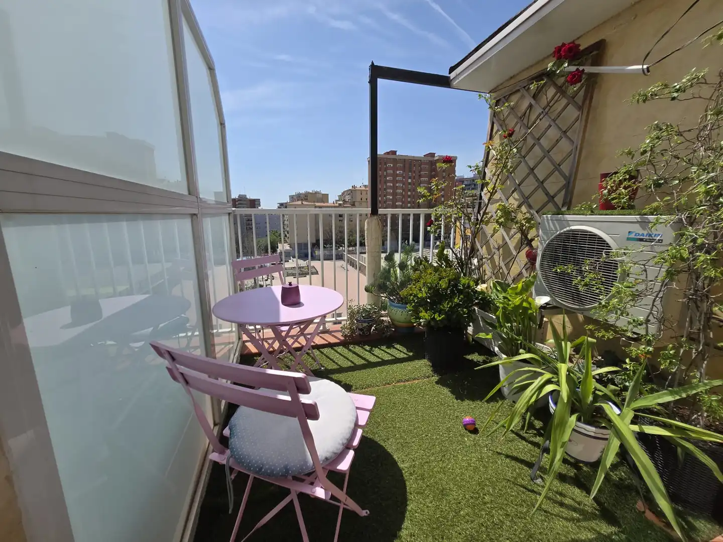 Terraza de Ático en venta en L'Hospitalet de Llobregat con Aire acondicionado, Terraza y Amueblado