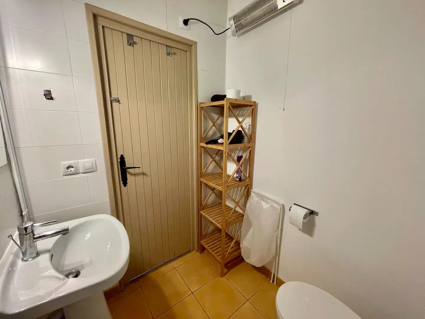 Bathroom of Flat for rent in Alcalá de la Selva  with Heating, Terrace and Storage room