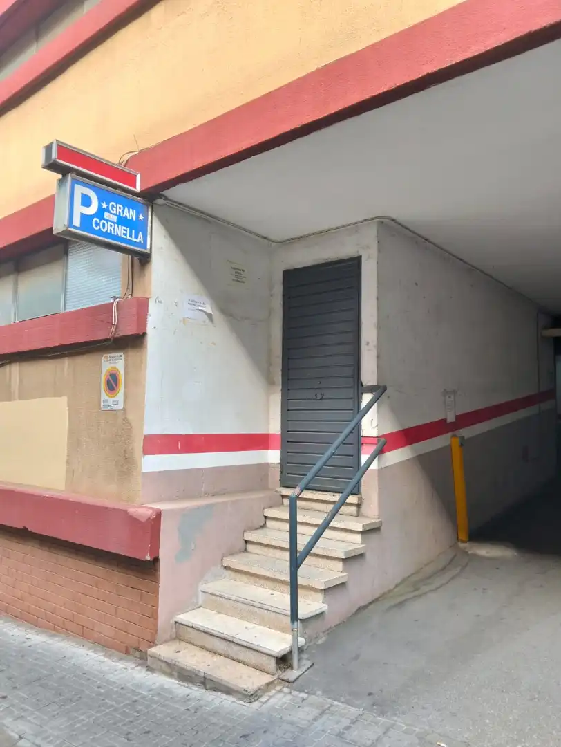 Garage for sale in Cornellà de Llobregat