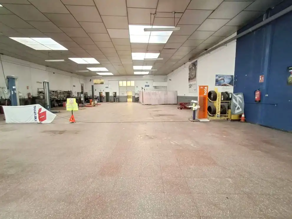 Nau industrial en venda en La Roda