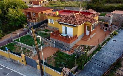 Vista exterior de Casa o xalet en venda en Canyelles amb Terrassa i Piscina