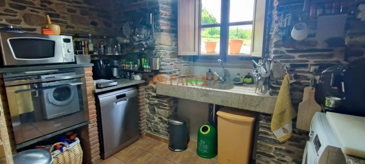 Cuina de Finca rústica en venda en Valdoviño amb Calefacció, Jardí privat i Terrassa
