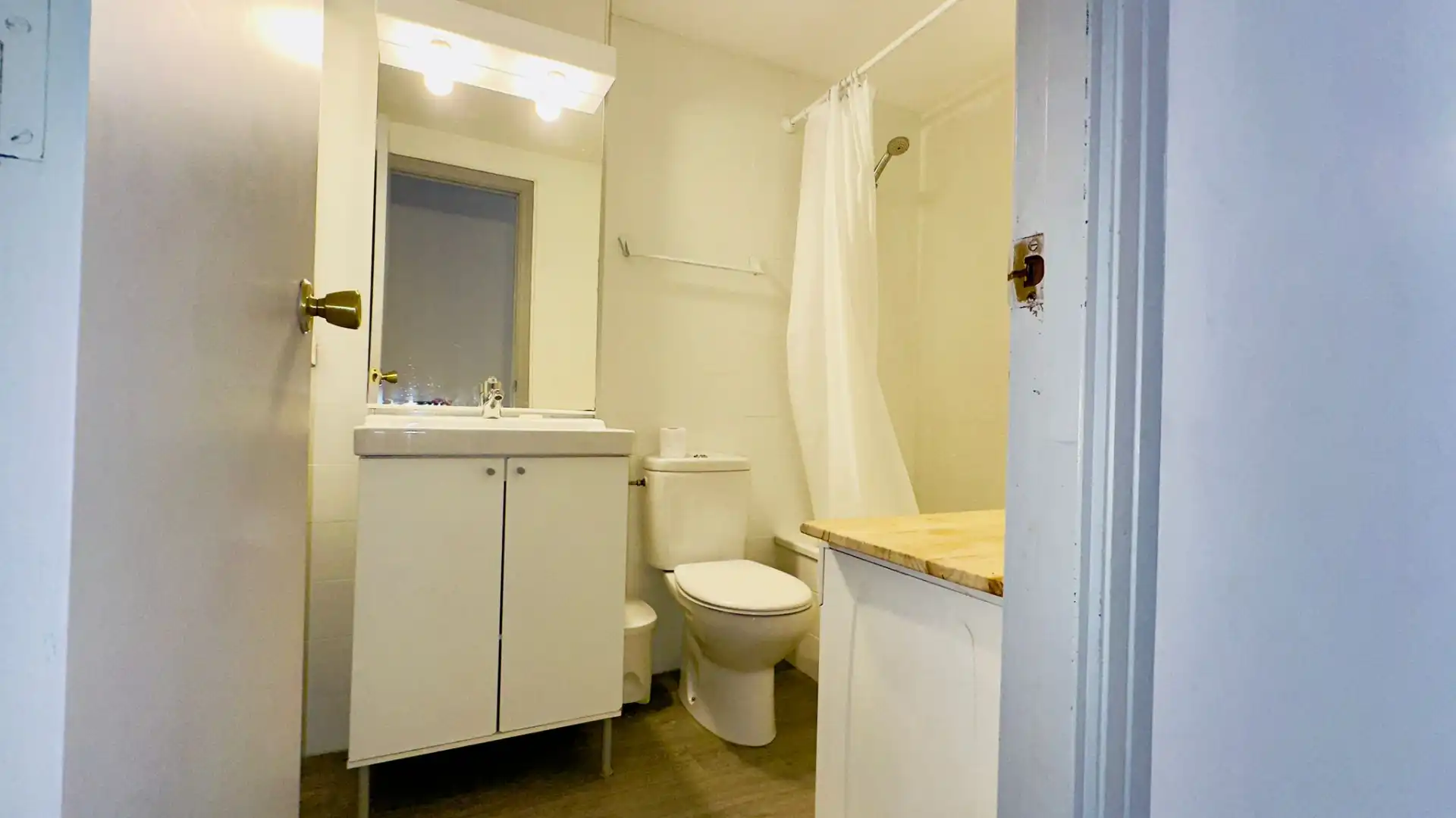Baño de Piso en venta en L'Estartit con Terraza, Amueblado y Lavadora